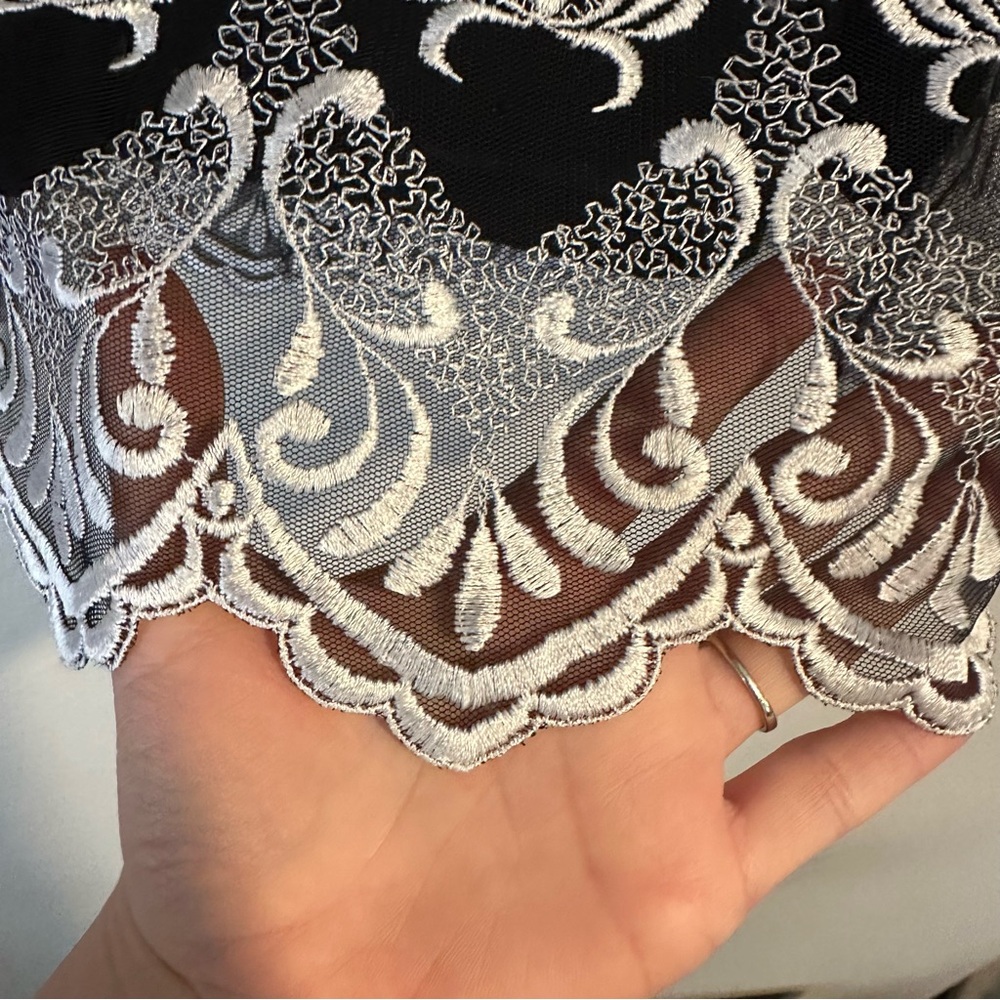 Black White Patterned Lace Mini Skirt - Picture 3 of 8